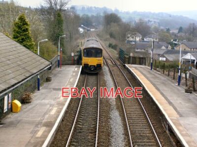 PHOTO  WHALEY BRIDGE RAILWAY STATION THE TRAIN IS LEAVING WHALEY BRIDGE SOUTHBOU