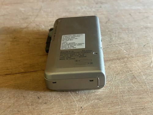 Sony M-570V Microcassette Corder Voice Recorder VOR Parts Repair Only Vintage - Picture 21 of 24