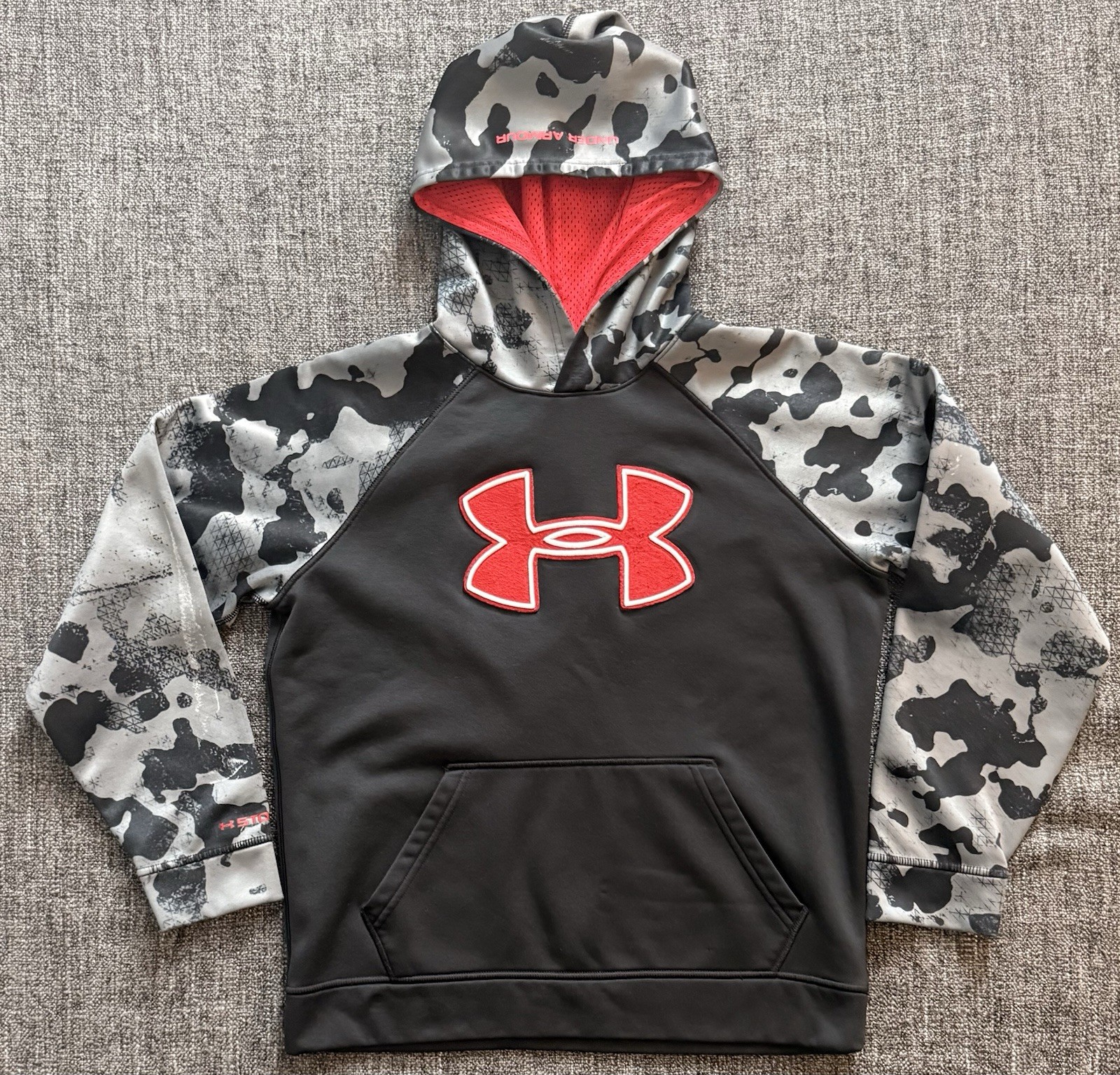 Under Armor Athleisure Hoodie Black, Gray, Red Logo Camo Sleeves Size Youth Lg