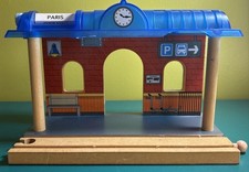 Thomas  Friends Wooden Railway Station Terminal-Toys  R  Us-Brio Compatible-FLAW