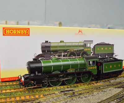 HORNBY R2920 KLASSE B17/1 SANDRINGHAM LNER GRÜN 2800 - OO LOK - VERPACKT & GETESTET