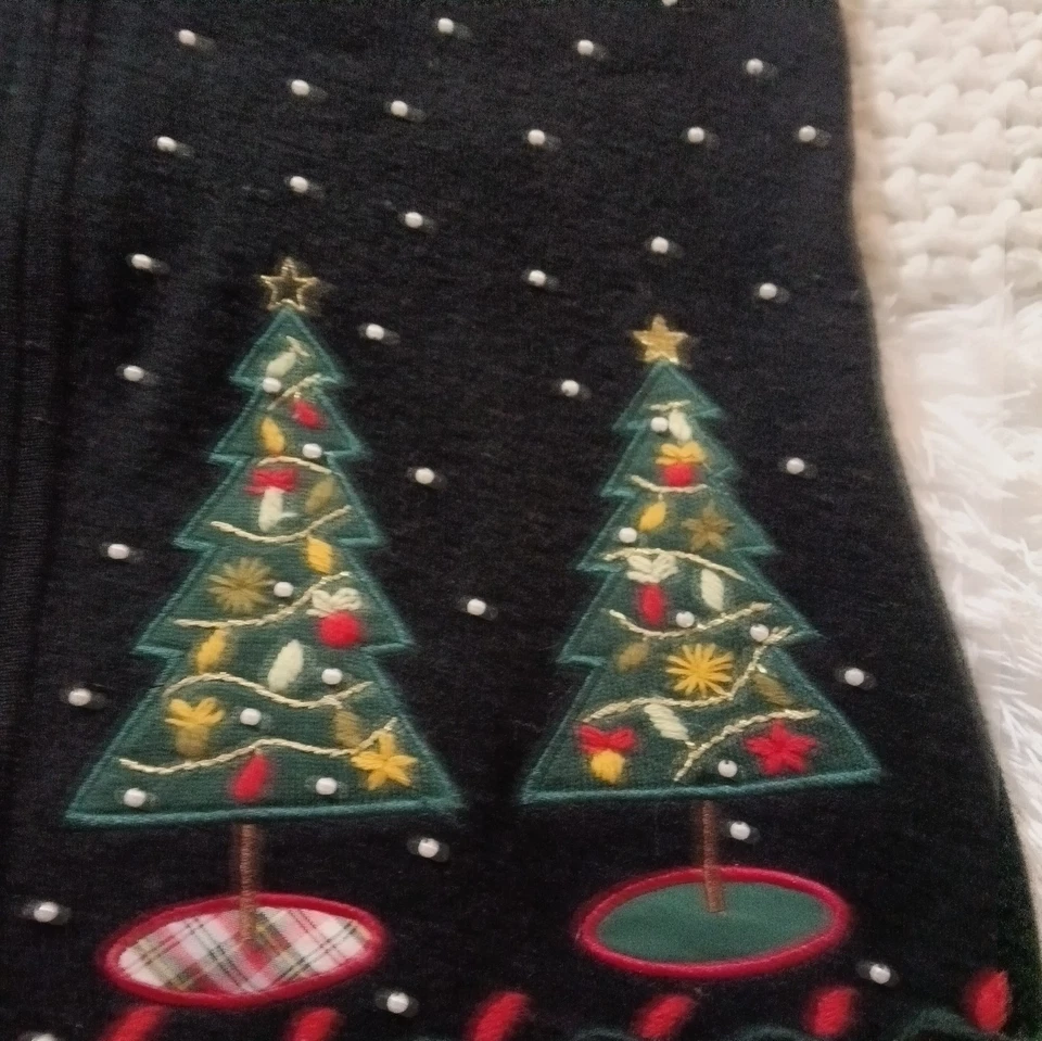 Chaleco de Navidad Charter Club Mediano Negro Bordado Árbol Cremallera Frontal Foto 2 de 4