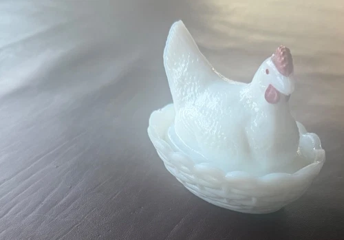 VINTAGE MILK GLASS WHITE WESTMORELAND CHICKEN HEN NEST1