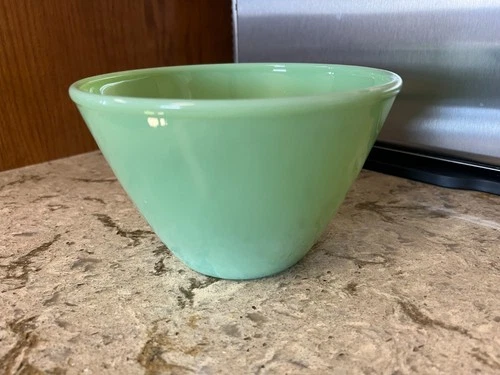Vintage Jadeite Fire King Oven Ware Splash Proof Bowl Mixing 7 1/2” Mint
