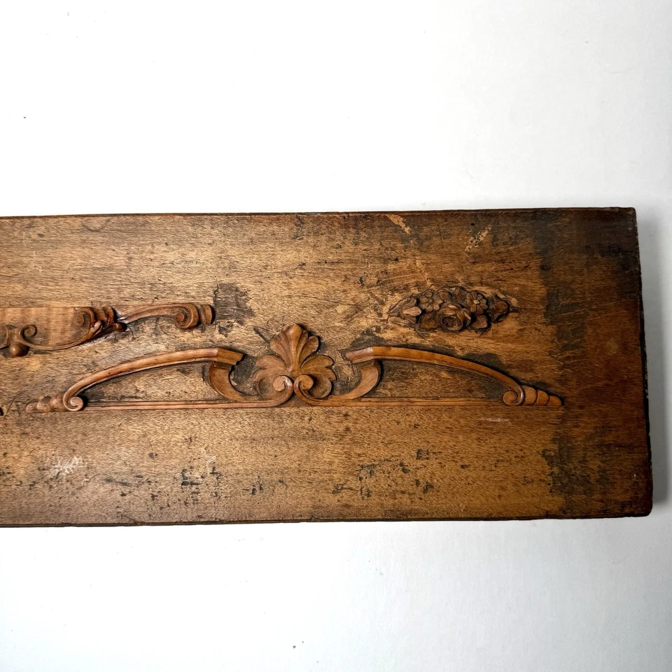 "Muestreador arquitectónico antiguo de madera dura tallada a mano con frontón desplazado 18,5""" Foto 4 de 4