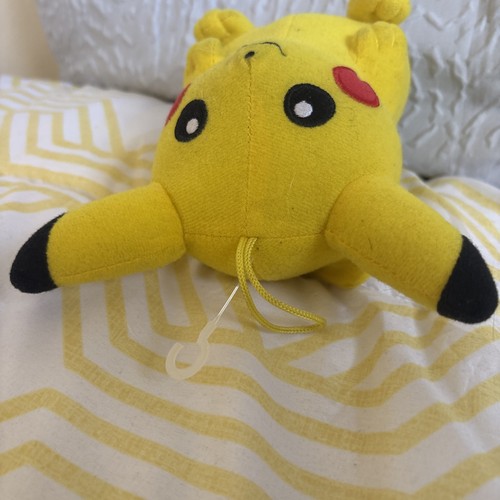 Pikachu Plüsch - Bild 5 von 8