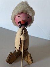 Arte popular tallado a mano madera hombre noruego con personal sombrero de lana soportes 6” Navidad