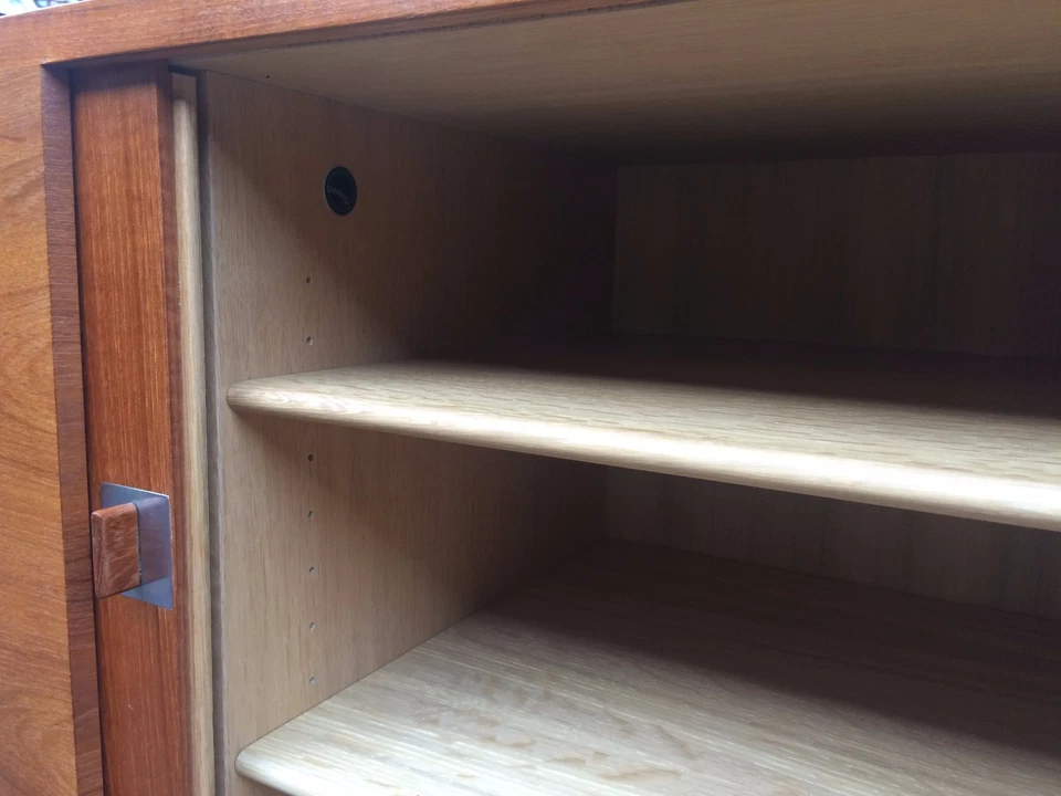 Датский Современный Hans Wegner President Тик Креденца Отделка На Спине - Изображение 3 из 4