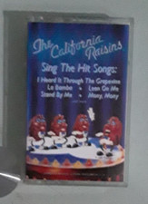 THE CALIFORNIA RAISINS SING THE HIT SONGS  CASSETTE TAPE