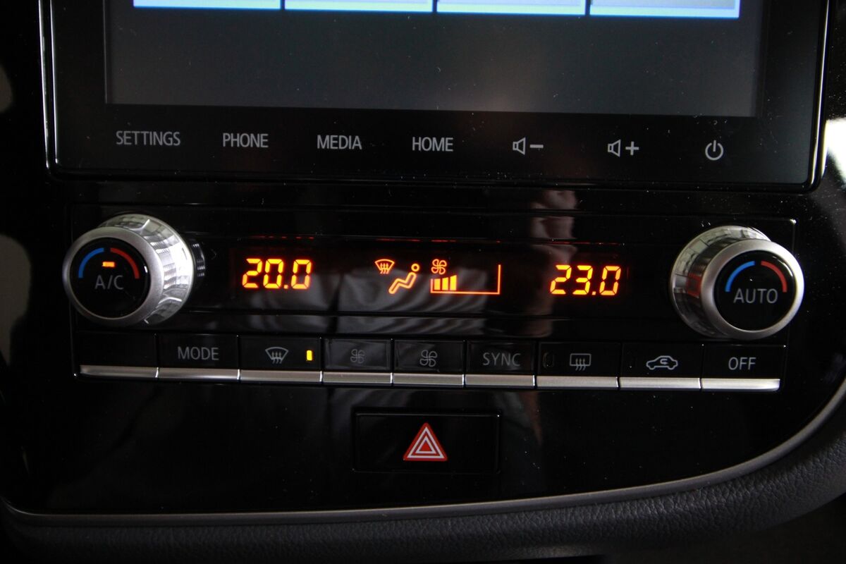 Mitsubishi Outlander 2,4 PHEV Inform+ CVT 4WD
