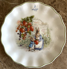 Beatrix Potter Peter Rabbit Strawberries Garden Scalloped 10 ¾ " Dinner Plate