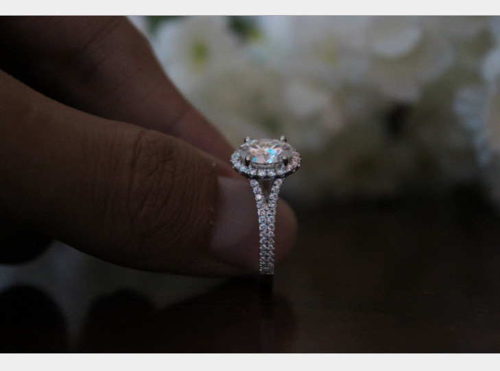 Women Oval Halo 925 Sterling Silver CZ Engagement Ring Wedding Band Gift Box P68