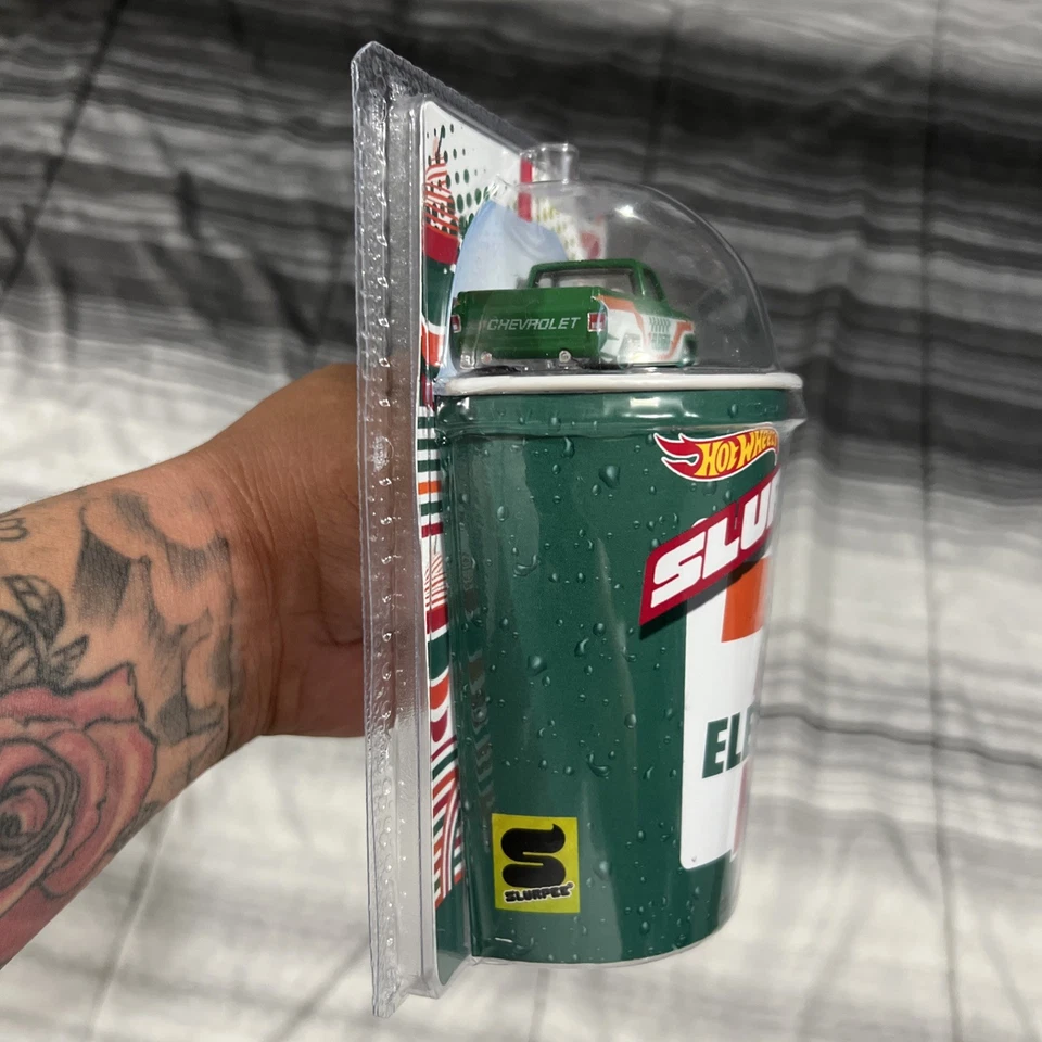 HOT WHEELS CUSTOM 83 CHEVY SILVERADO 7-11 SLURPEE NUEVO Ruedas Verdes Foto 2 de 4