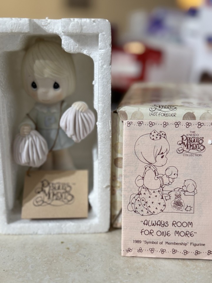 Precious Moments Girl Cheerleader Figurine – Blonde, Collectible Ceramic Keepsake