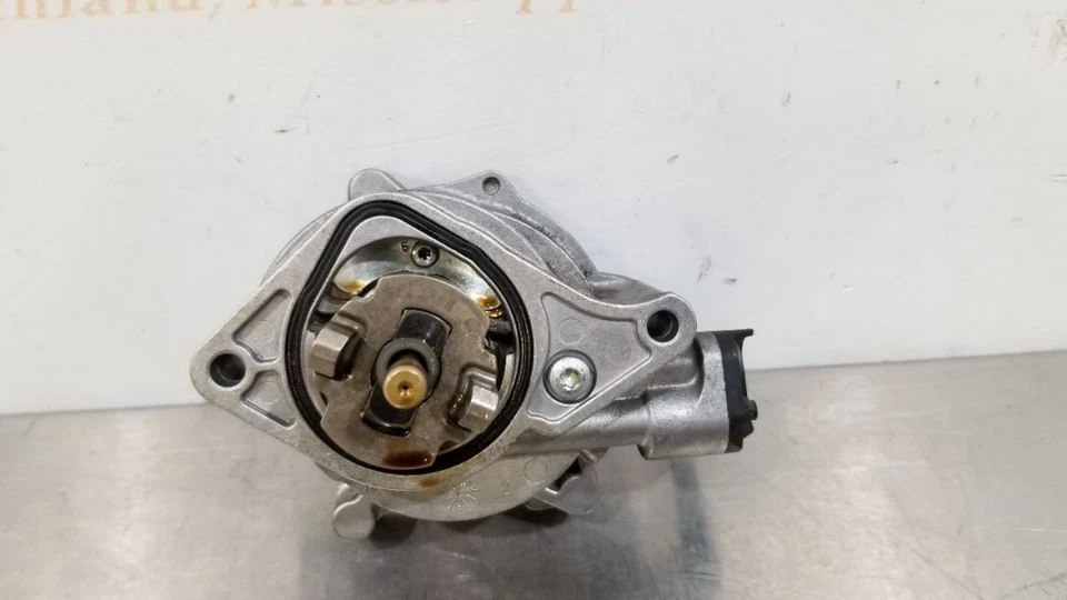 Bomba de vacío Jaguar F Type R 2016 5,0 L motor FX232A451AA Foto 2 de 4