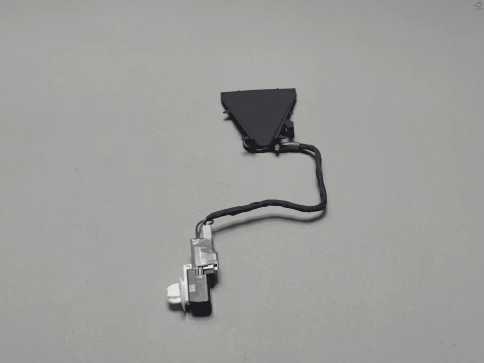 Interruptor de tapa de reconocimiento delantero parabrisas capó delantero 2018-2020 Toyota Camry OEM Foto 2 de 4