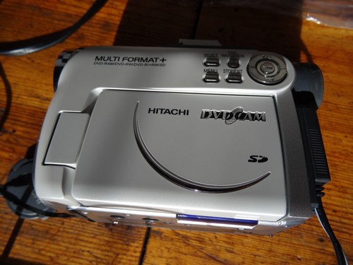 Hitachi DZ-GX3100E DVD/SD Camcorder Video Camera, Battery, Charger & Case - Picture 9 of 11