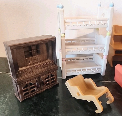 Epoch Calico Critters Sylvanian Families Lot of 10 Dollhouse Furniture - Picture 2 of 15