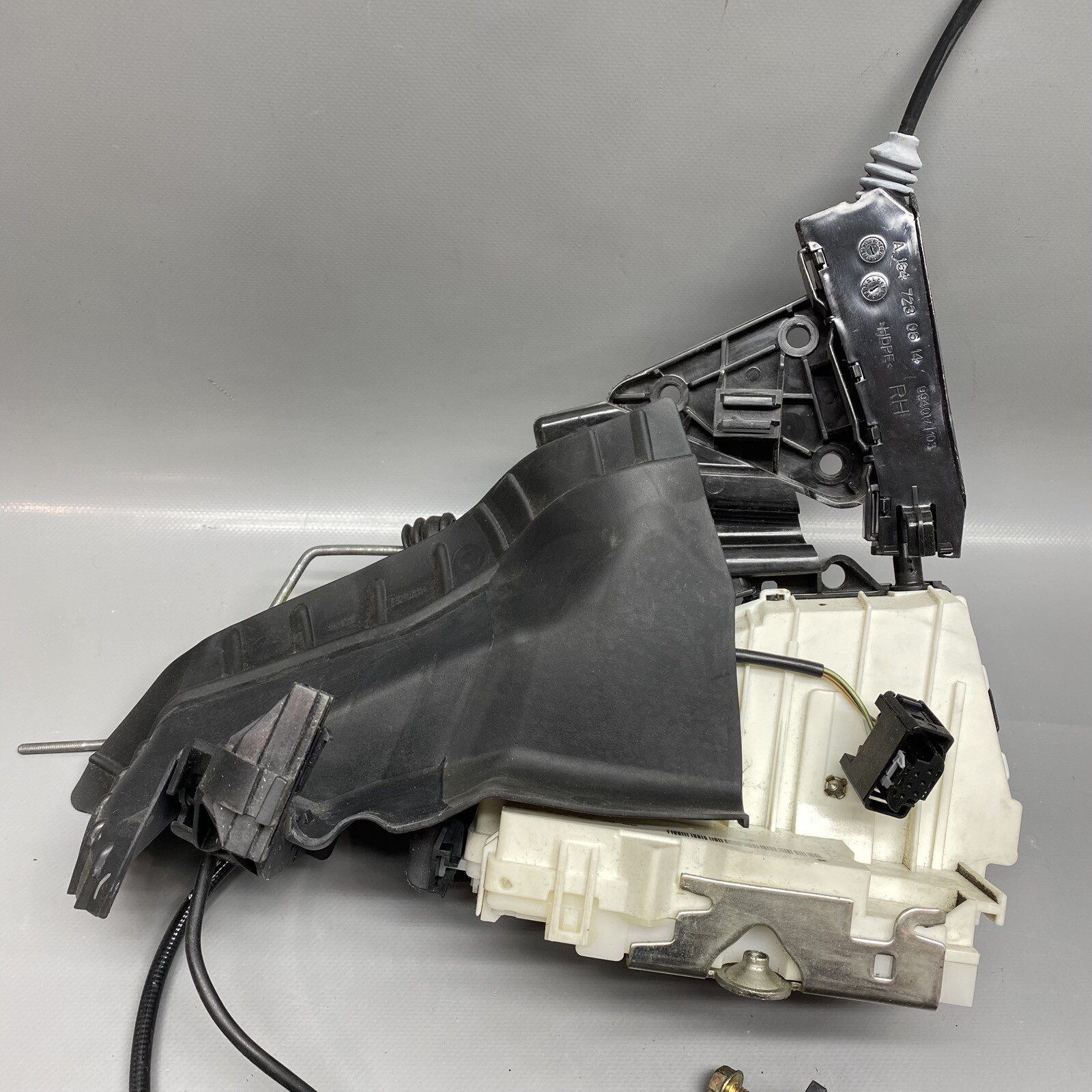 Mercedes-Benz Ml W164 Front Right Door Lock LHD A1647202035 OEM  