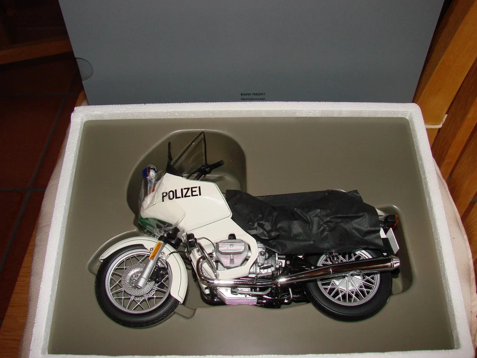Moto polizia BMW 1/10 R80 RT, nuova e scatola originale, rarità di UH, no 1:18 - Immagine 2 di 2