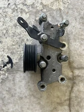 15-19 Land Rover Discovery Sport 2015 2.0L Belt Idler Bracket Mount Pulley used
