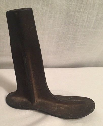 Vintage Cobbler Shoe Cast Iron Small Childs Size Shoe Mold Form Marked B - Foto 2 di 9