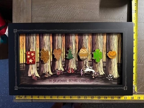 Disney Nightmare Before Christmas Holiday Towns Doors Set di spille con cornice a cerniera LE - Foto 4 di 4