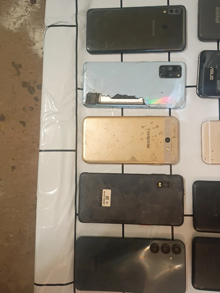 Lote de 10 smartphones para piezas Foto 3 de 4
