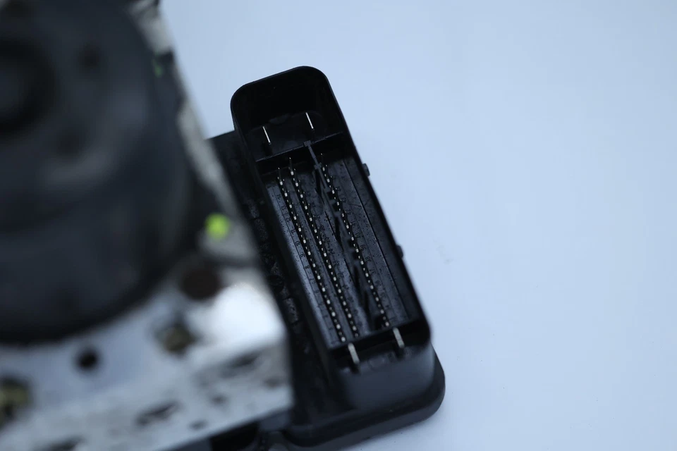 2011-2012 Dodge Charger Chrysler 300 Anti-Lock Brake ABS Pump Module P04584549AG Foto 4 de 4