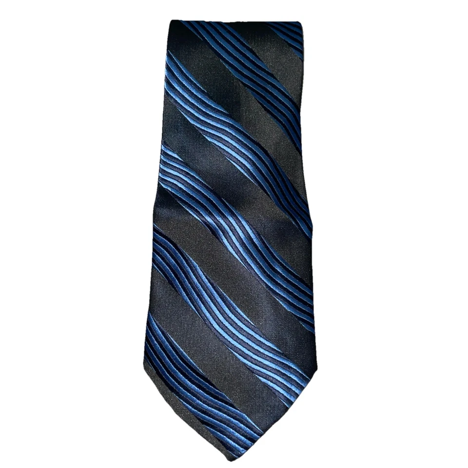 Gravata masculina vintage Giorgio Armani 100% seda, feita na Itália listra azul/preta à mão - Imagem 2 de 4