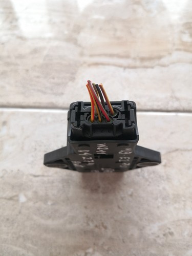 Mercedes-Benz 2004/Esp turn yaw rate sensor/0265005246/A0025426618 - Picture 4 of 6