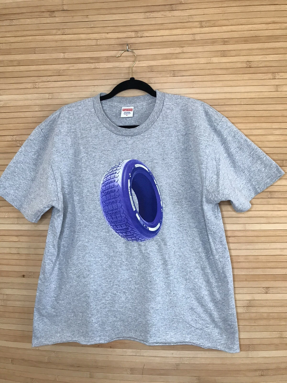T shirt graphique Supreme Tire homme taille M gris bruyère violet manches courtes COUPE