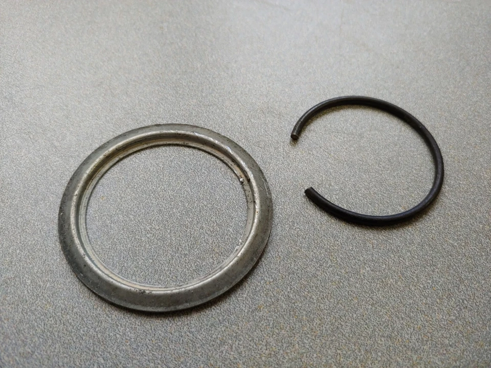 ANILLO ESPACIADOR COLUMNA DIRECCIÓN ORIGINAL PORSCHE 911 912 USADO BONITO CON CLIP NLA Foto 2 de 3