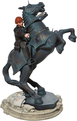 BNIB Harry Potter Ron on Chess Horse Masterpiece Figurine.  6008233