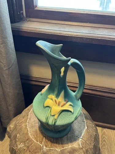 Roseville Zephyr Lily Pottery