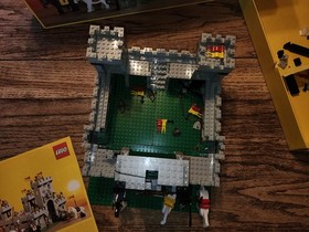 LEGO Castle: King's Castle (6080) Nearly Complete w/box + Instructions 