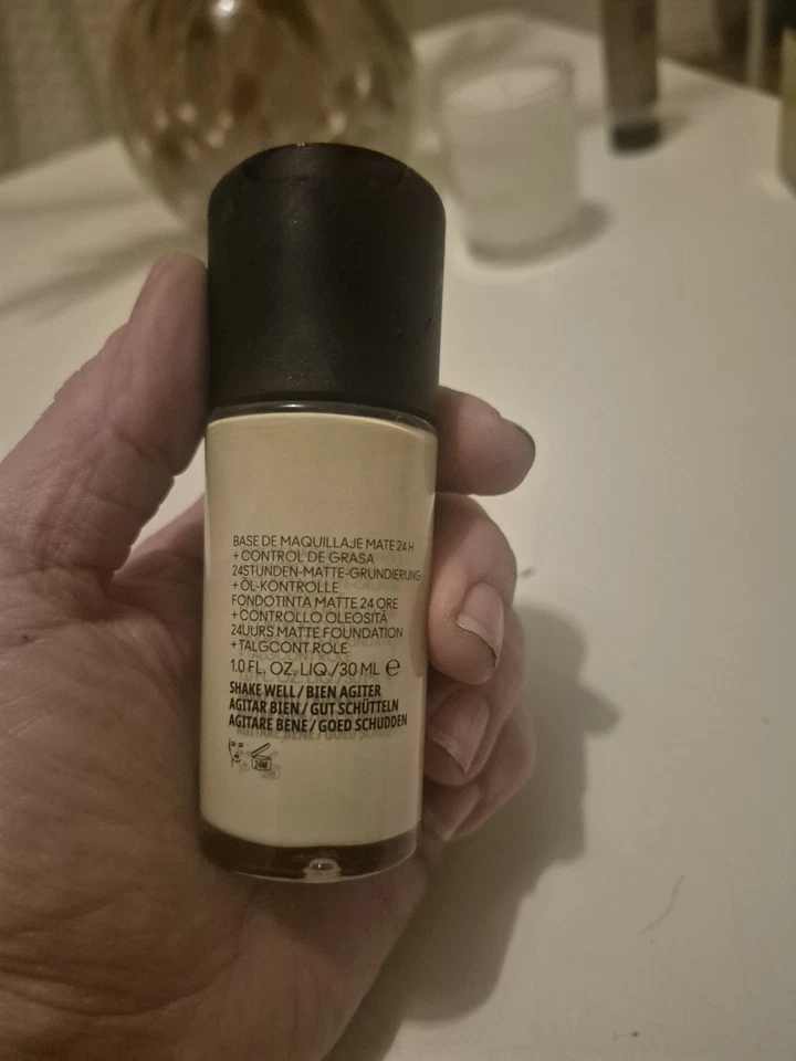 Mac Studio Fix Fluid Foundation - Bild 3 von 3
