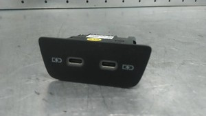 AUX/USB-ANSCHLUSS Volkswagen T-Roc I SUV 1.0 TSI 12V (DLAA) 2020 2G6035954