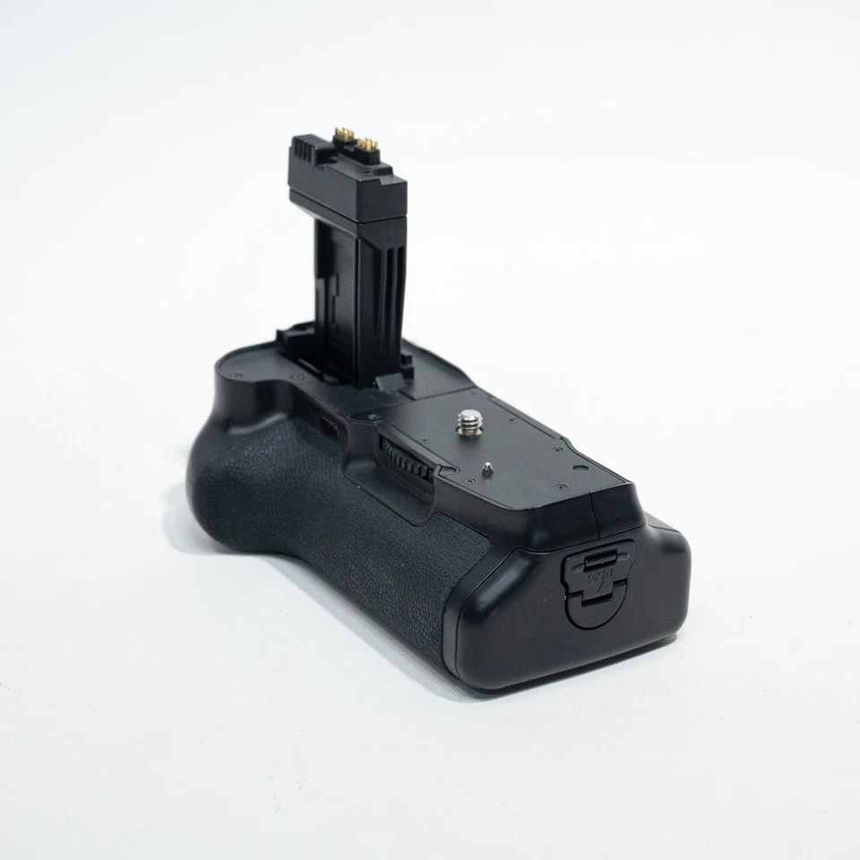 Meike MK-550DL Battery Grip for Canon EOS 550D 600D 650D 700D / Rebel - Tested! - Image 3 of 4