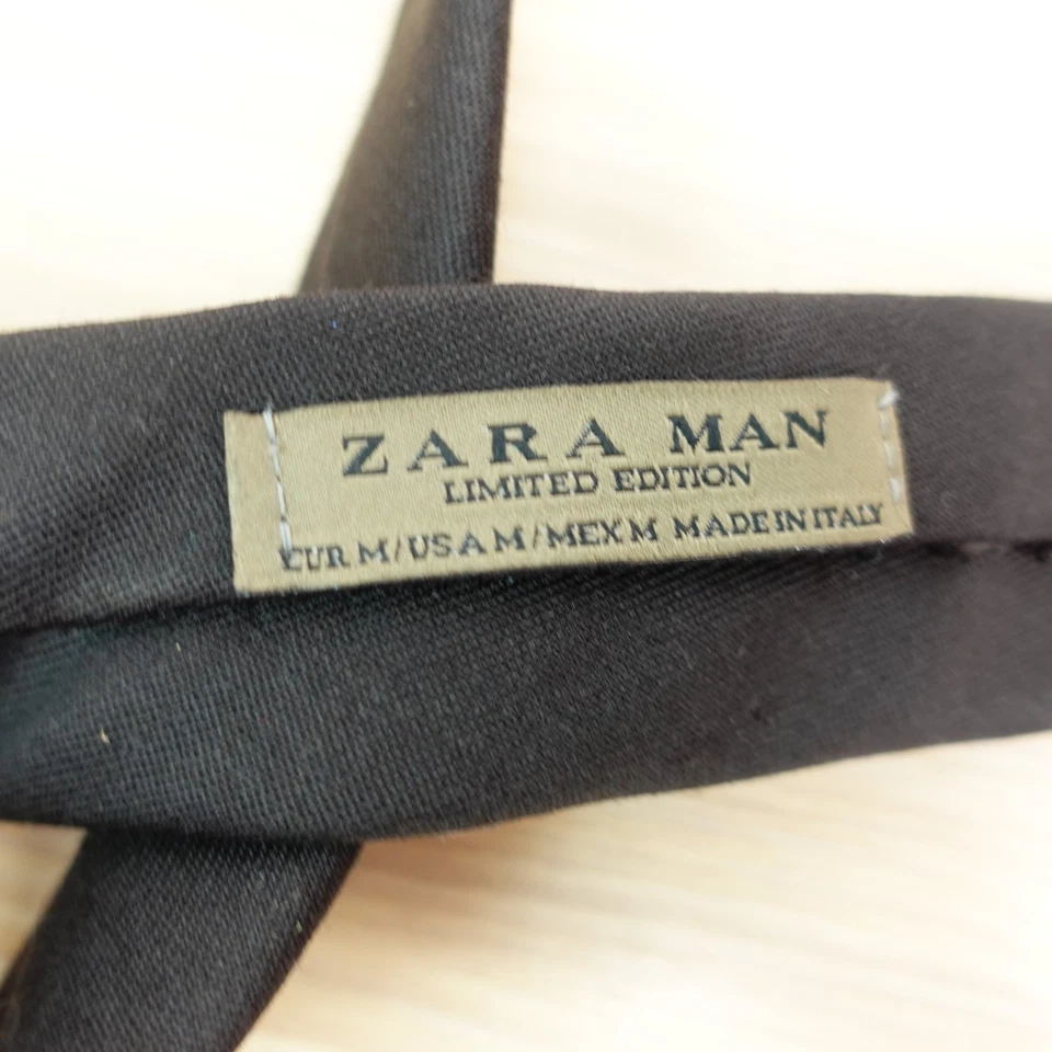 Corbata para el cuello para hombre negra sarga lisa simple oficina italiana edición limitada ZARA MAN Foto 3 de 4