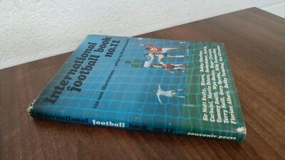 			International Football Book : No. 11, Busby, Matt, SOUVENIR PRESS		
