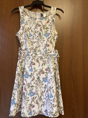 green emerald velvet dress H&M, lined floral lace dress, EUC, size 7-8, L: 62cm – DaisyChainClothing main image 1