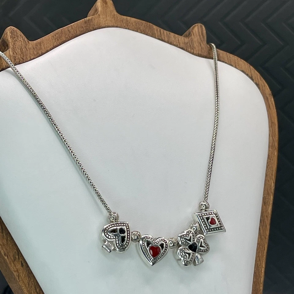Brighton Lucky Hearts Trajes de Cartas Collar Rojo Negro Esmalte Retirado Foto 2 de 4