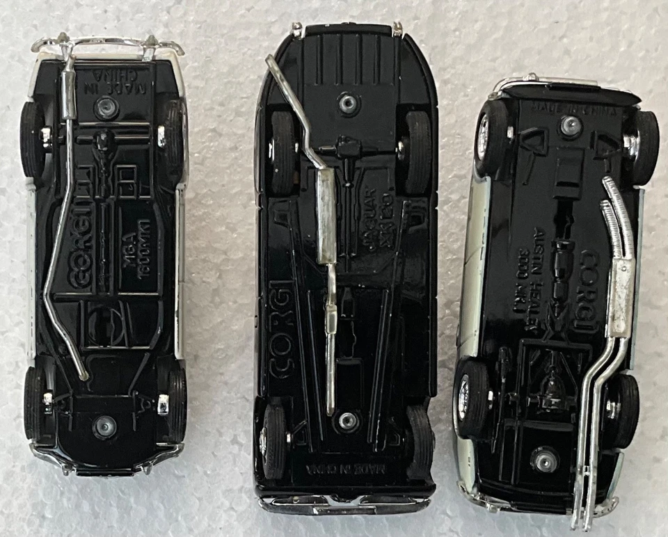 3 Corgi cars: MGA 1600 Mk1, Jaguar XK 120 & Austin Healey 3000 Mk1 - Image 2 of 2