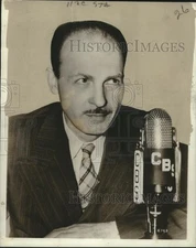 1951 Press Photo Bill Costello, CBS Correspondent - nox16180