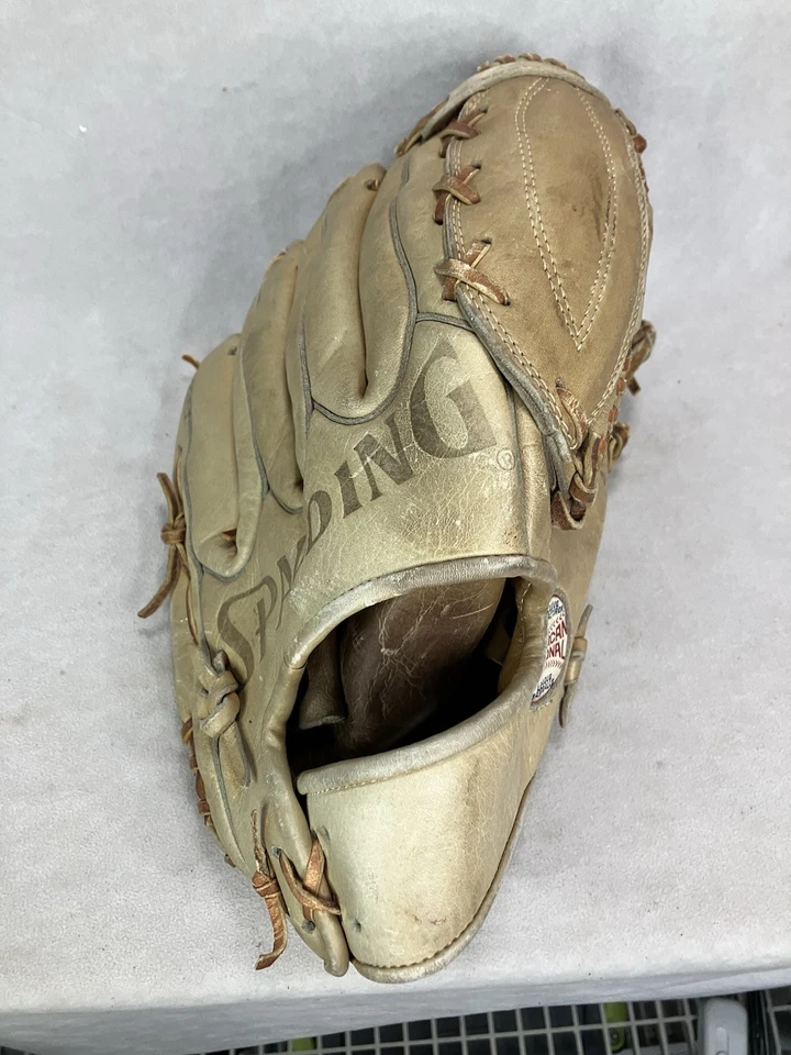 Guante de béisbol Spaulding de colección, firmado Jim Palmer ganador del premio CY Young. Foto 2 de 4