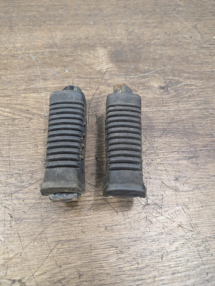 Juego de estriberas traseras para pasajero Suzuki GS500F GS 500 F 2007 OEM - 43600-12B01 Foto 2 de 4