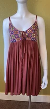 NWT Romeo+Juliet Couture Empire Waist Mini Dress Spice Red Embroidered Mosaic Sm
