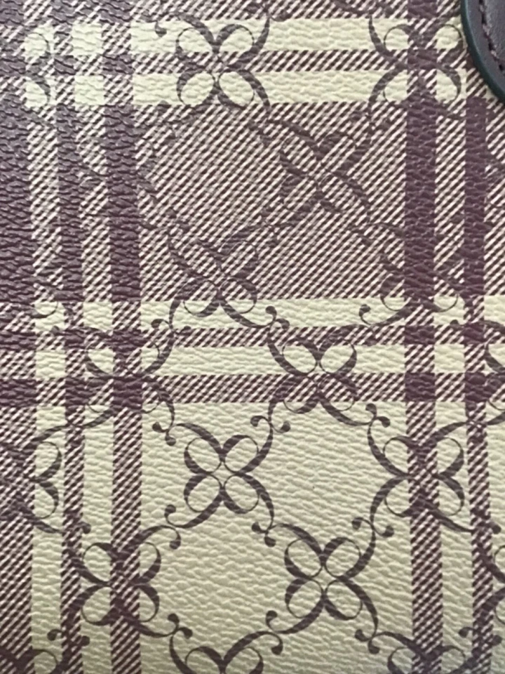 Cartera de mujer Nine West pequeña a cuadros borgoña - 7”x8” excelente estado Foto 2 de 4