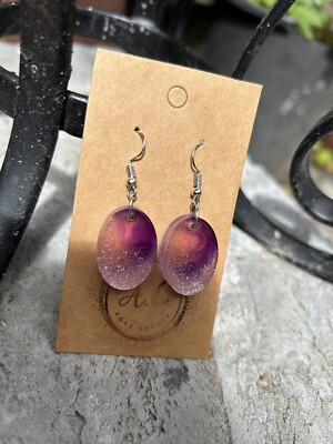 Oval bunt mit Hauch von Silber 